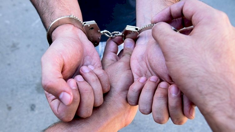    Polis borcunu qaytarmayanları saxlayıb   