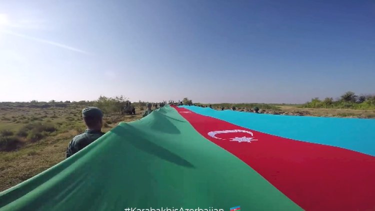    Alim Qasımov qızı və nəvələri ilə himnimizi oxudu - Video   