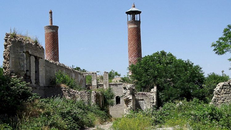    “Gətirdiyim Şuşa torpağını çimdik-çimdik şəhidlərimizin məzarına səpəcəyik...”   