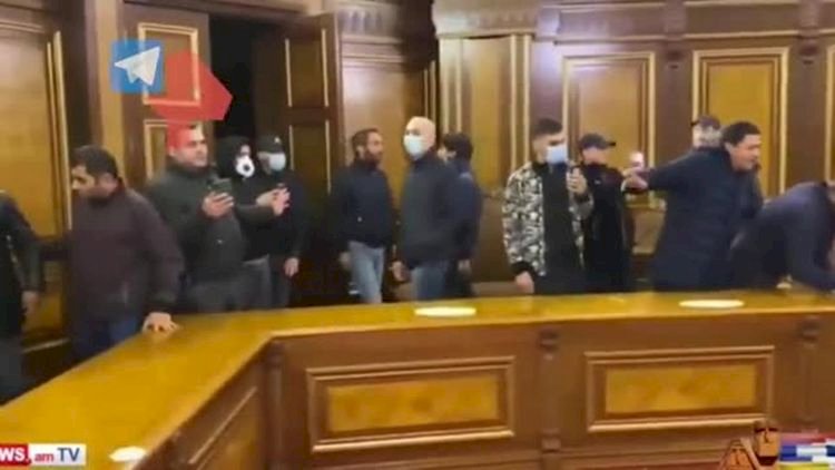    Paşinyanın saatını oğurlayanlar tutuldu   