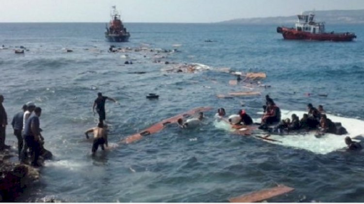    Gəmi batdı, 74 nəfər həyatını itirdi   