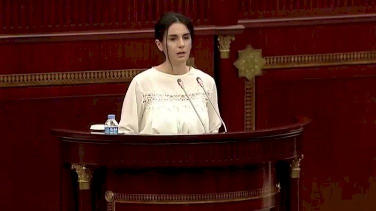    Milli Məclisdə çıxış edən şuşalı qız:   “Mən azad Şuşadanam!“
