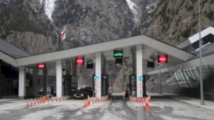   Ermənistanı Rusiya ilə birləşdirən quru yolu bağlandı   