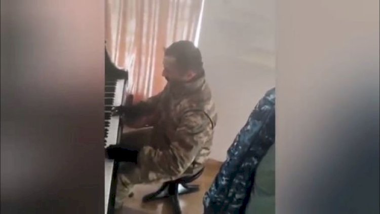    Hərbçimiz Şuşada “Sarı gəlin”i ifa etdi - Video   