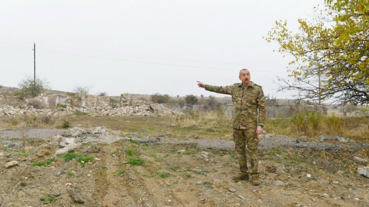    “Çıxardın atın yeşiyə o dəmir-dümürləri…” – İlham Əliyev    