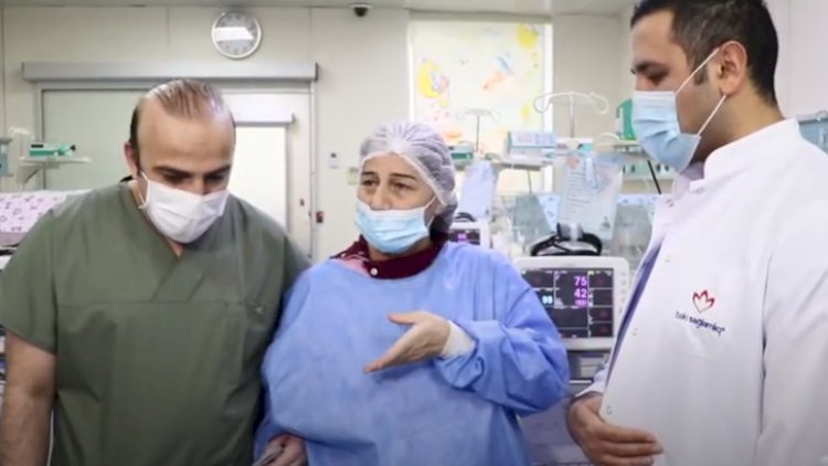    Bakıda 63 yaşlı qadın ana oldu   - Video