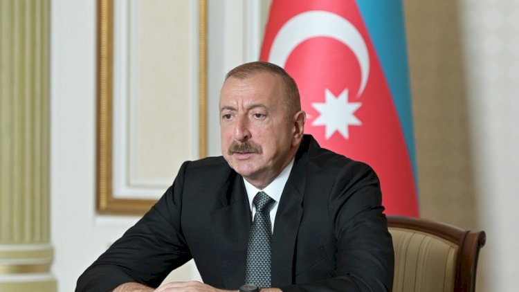    “Nə gizlənirsiniz orada siçan kimi?! Koçaryan, Sarkisyan, mən sizə deyirəm”   