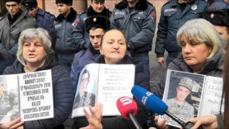    Ermənistanda əsgər anaları maddi yardım tələb edirlər   