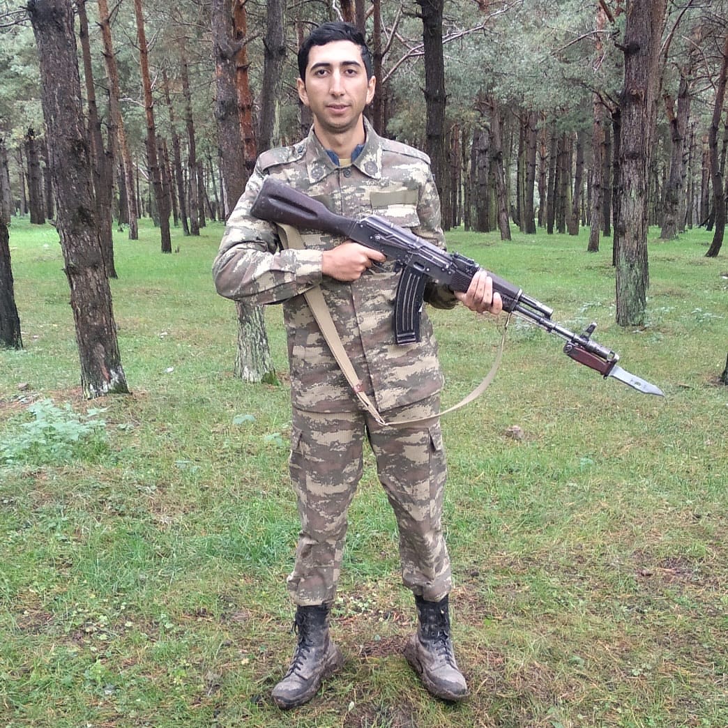 Sevdiyi qızın anasına xəbərdarlıq edən əsgər danışdı: “Sözüm sözdür!”  - Video