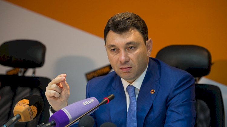    “Bu gün sən “türkün ayaqqabılarını yalamısan” - Partiya üzvü Paşinyanı biabır etdi   