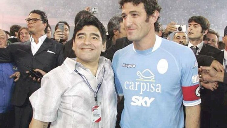    “O antiqəhrəman olub” - Sabiq komanda yoldaşı Maradonadan danışdı   