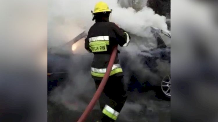    Bakıda avtomobil yandı   