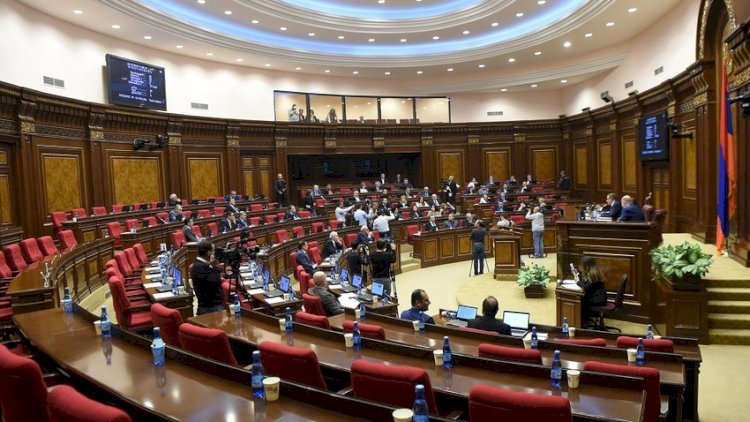    Paşinyan tərəfdarı olan daha bir deputat mandatdan imtina edir   