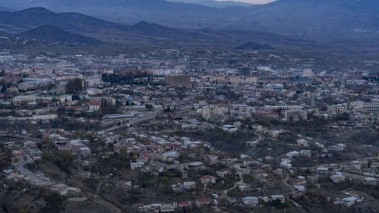    “Azərbaycan hərbçiləri Xankəndində alış-veriş edir...“    