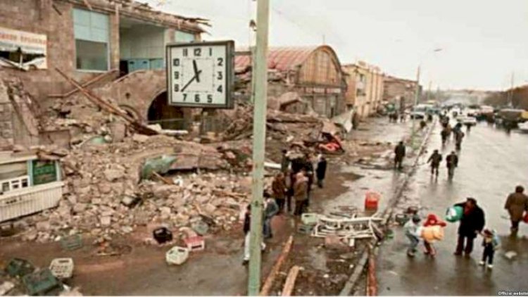    7 dekabr: Filippində bombardman, Parisdə terror, Ermənistanda zələzlə...   