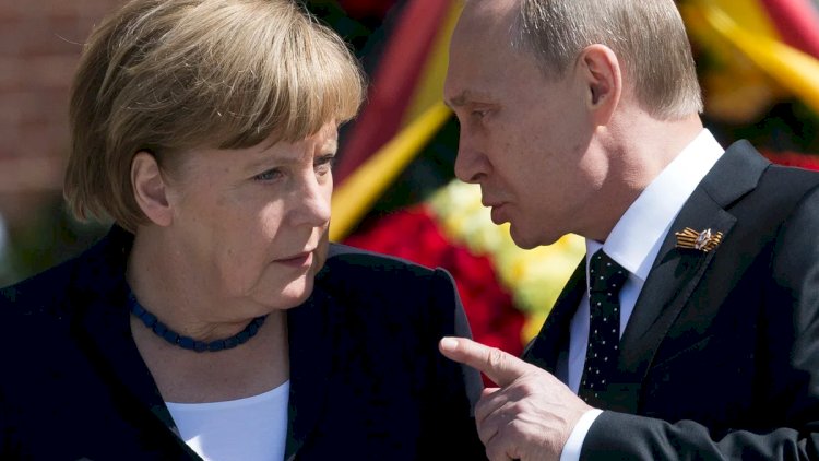    Putinlə Merkel Qarabağdakı vəziyyəti müzakirə edib   