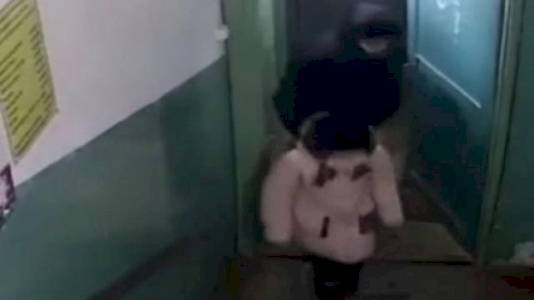    11 yaşlı qız manyakın əlindən belə qaçdı   - Video
