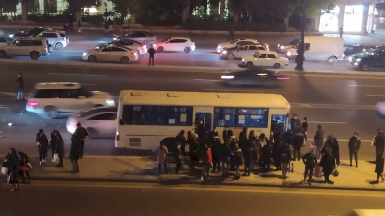    Bakıda marşrut minik avtomobilləri ilə toqquşdu - Fotolar   