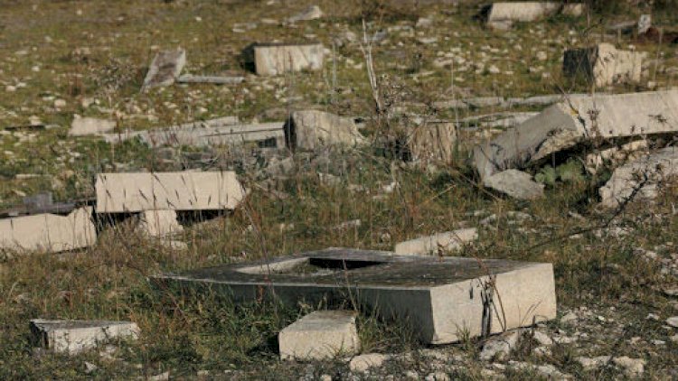    Ermənilərin Cəbrayılda dağıtdığı məzarlıq - Foto   