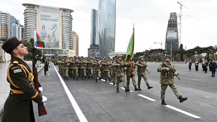    “Qələbə paradı ağır bir daş olub, düşüb həm “cənubun”, həm də “şimalın” başına” -   Ekspert