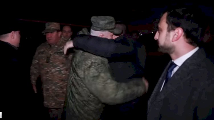    Terrorçunu bağrına basan sülhməramlı –   Video
