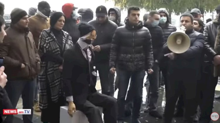   Etirazçılar baş nazirə səsləndilər:   “Paşinyan, sənin Əliyevə cavab verməyə cürətin çatmır”