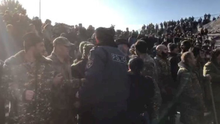    İşğalçıların məzarlarını ziyarət etmək istəyən Paşinyanı qəbiristanlığa buraxmaq istəmədilər - Video   