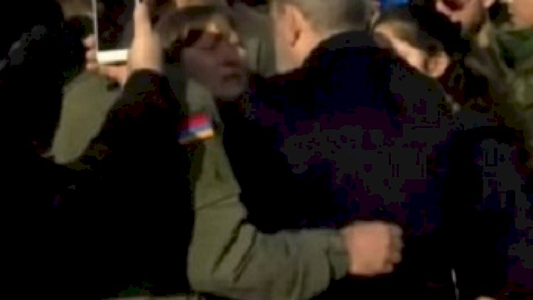    Erməni qadın Paşinyanın qabağını kəsdi:   “Sənin oğlun burdadı, mənimki isə qəbirdə...”