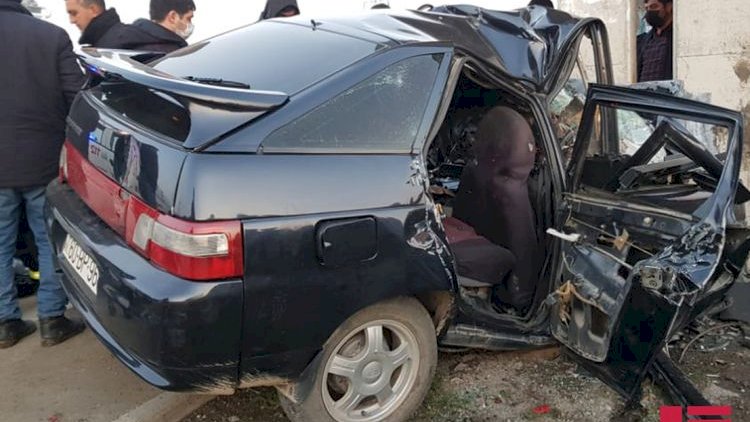    Ucarda dəhşətli qəza: Maşın dayanacağa çırpıldı   - 2 nəfər öldü + Fotolar