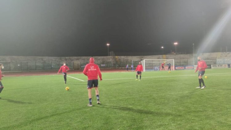    15 futbolçu koronavirusa yoluxdu   - Meydana 9 nəfər çıxdı