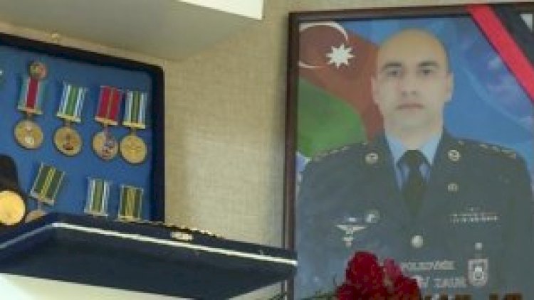    Su-25 təyyarəsini son anda düşmənin çoxsaylı canlı qüvvəsinə çırpdı -   Video