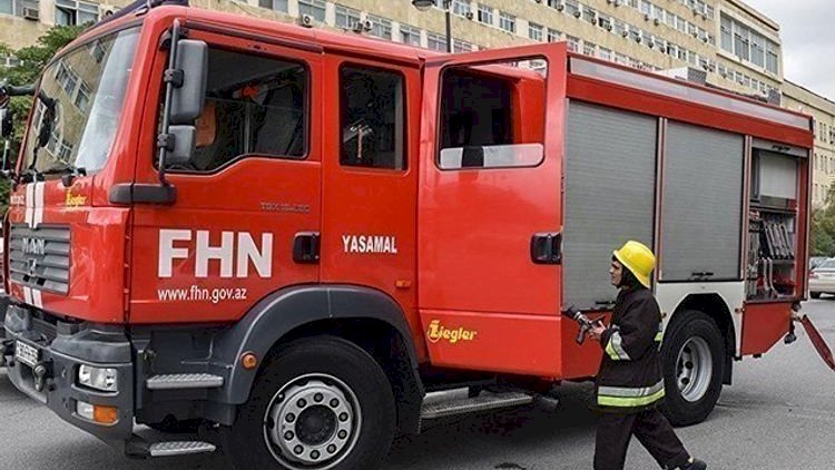   Bakıda beşmərtəbəli yaşayış binasında yanğın   