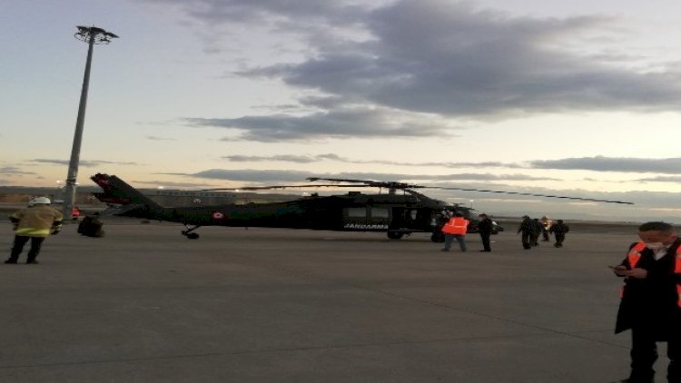    İstanbulda helikopter işıq dirəyinə çırpıldı   