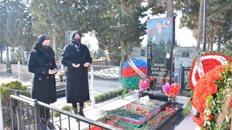    Xanım icra başçısı Abşeronun kənd və qəsəbələrində şəhid abidələrini ziyarət etdi - Fotolar   