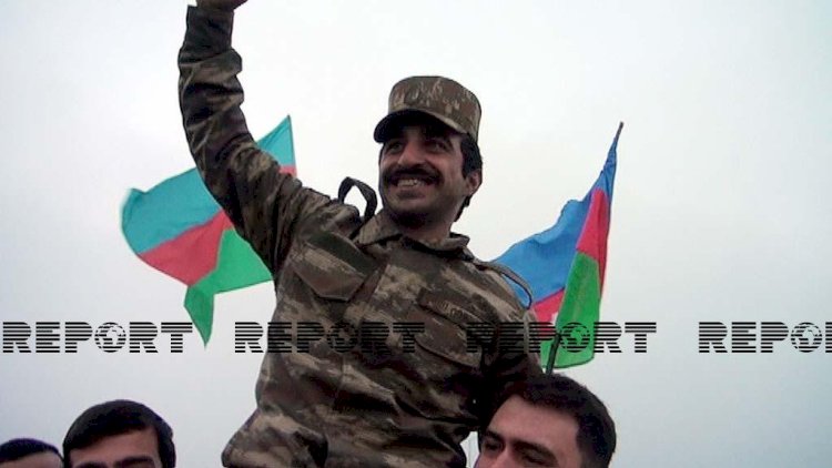    Qalib ordunun könüllüləri geri dönür -   Fotolar