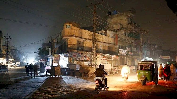    Pakistan qaranlığa qərq oldu   