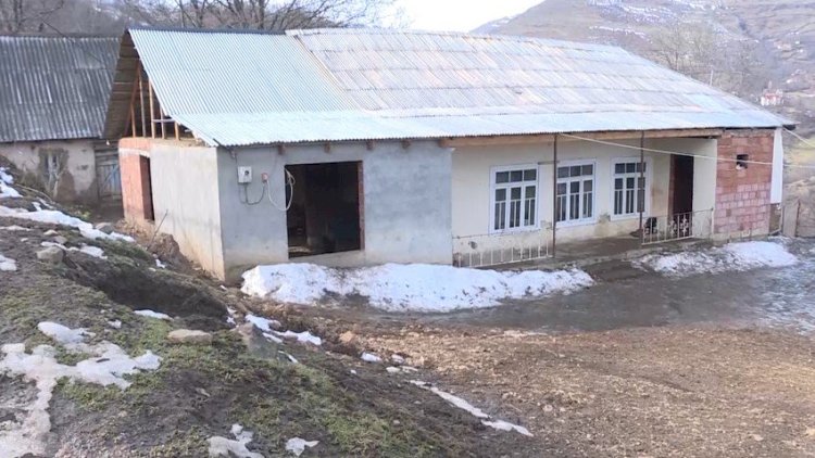    Lerikdə torpaq sürüşməsi ərazisində yerləşən evlər təhlükəli vəziyyətlə üzləşib - Fotolar   