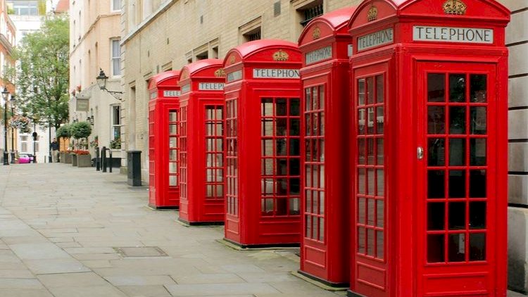    Bakıda London tipli taksofon kabinələrinin sayı artırılacaq   