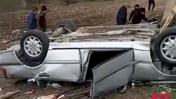    Şəkidə maşın körpüdən aşdı,   ölən və xəsarət alanlar var - Foto