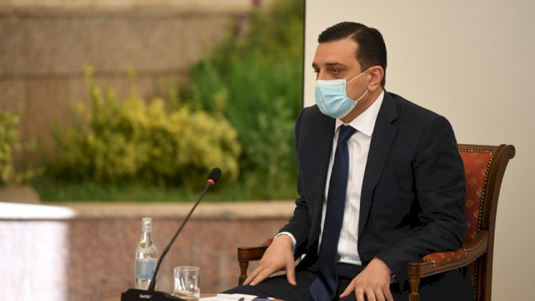    Rektor sətəlcəm oldu   