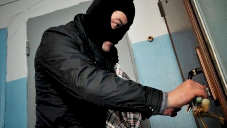    Bakıda evdən 15 min manat oğurlayan qardaşlar tutuldu   