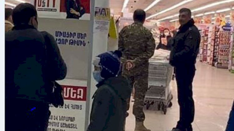    Azərbaycanlılar İrəvanın mərkəzində alış-veriş edir   