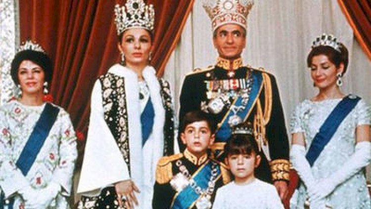    İran şahının Misirə qaçdığı gün…   