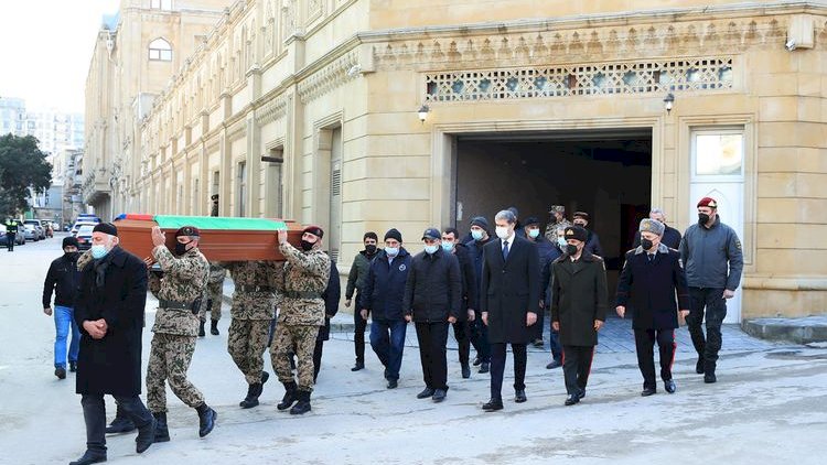    Nazir şəhid çavuşun vida mərasiminə qatıldı   