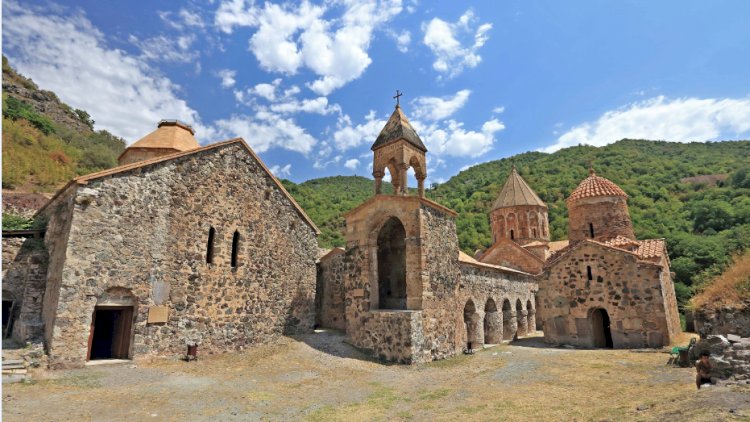    Ermənilər 8 əsrlik freskaları qaşıyıb özləri ilə apardılar   