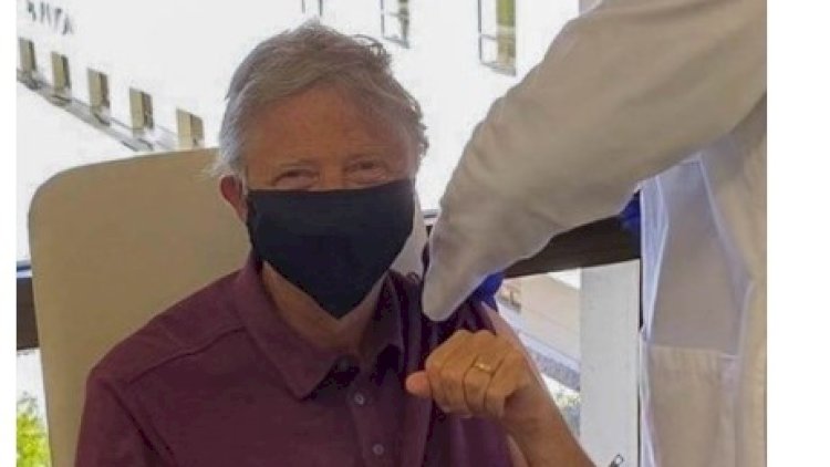    Bill Qeyts COVID-19 əleyhinə peyvənd vurdurdu   