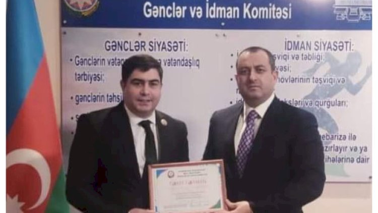    Adil Əliyev millimizin baş məşqçisini mükafatlandırdı - Foto   