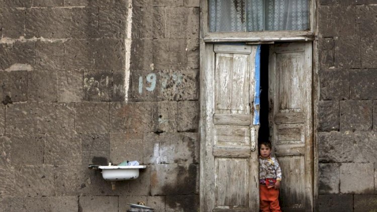    Ermənistan borc içində boğulur   