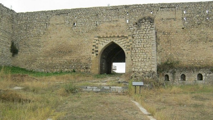    Şuşa qalasının neçə darvazası var?   