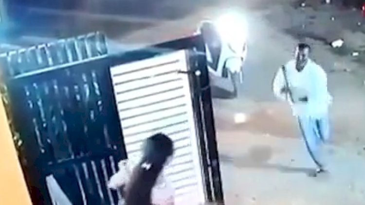    Əli uşaqlı qadına balta ilə hücum edildi -   Video